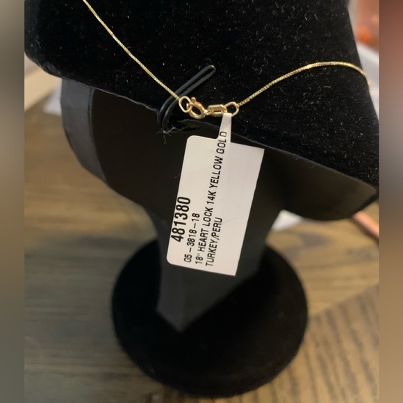 COPY - ON SALE - Lovely, 14K Heart with Keyhole Necklace - Picture 3 of 3